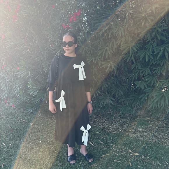 SOLD‼️Black Dress with Cream Bows - Picture 5 of 5